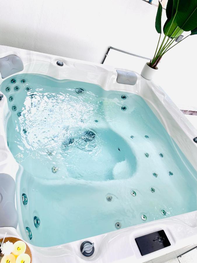 Qv Residence Langkawi - Jacuzzi, Bbq, & Steamboat Kuah Exterior foto